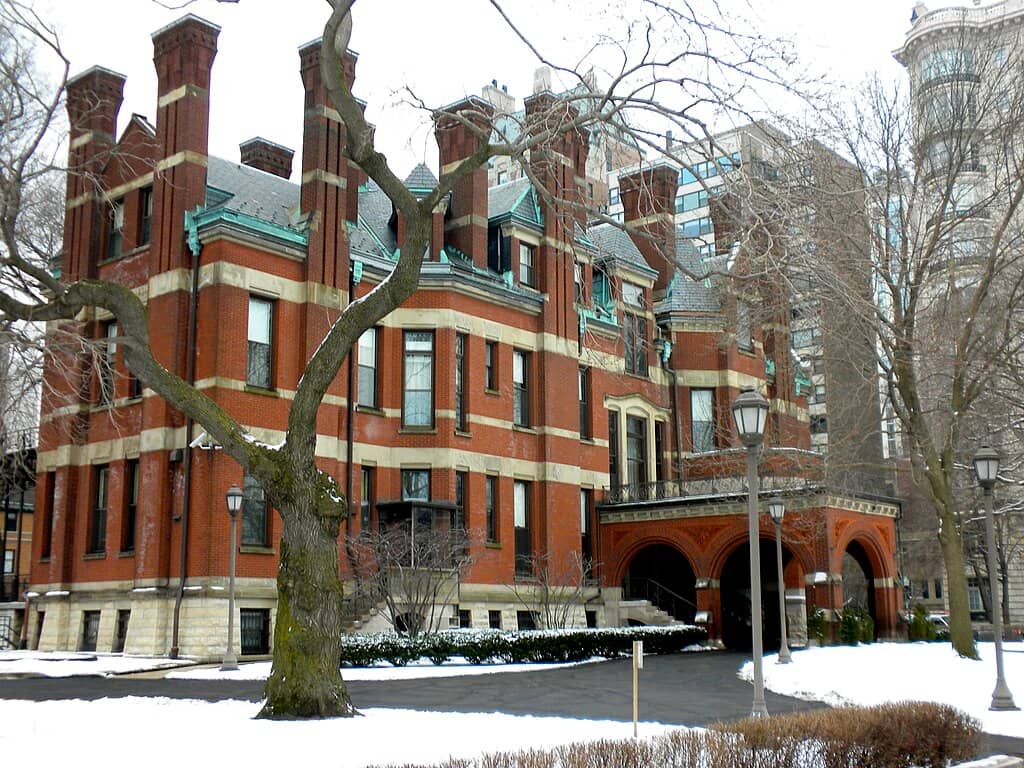 Archbishop's Residence, Chicago. (Credit: Wikipedia.)