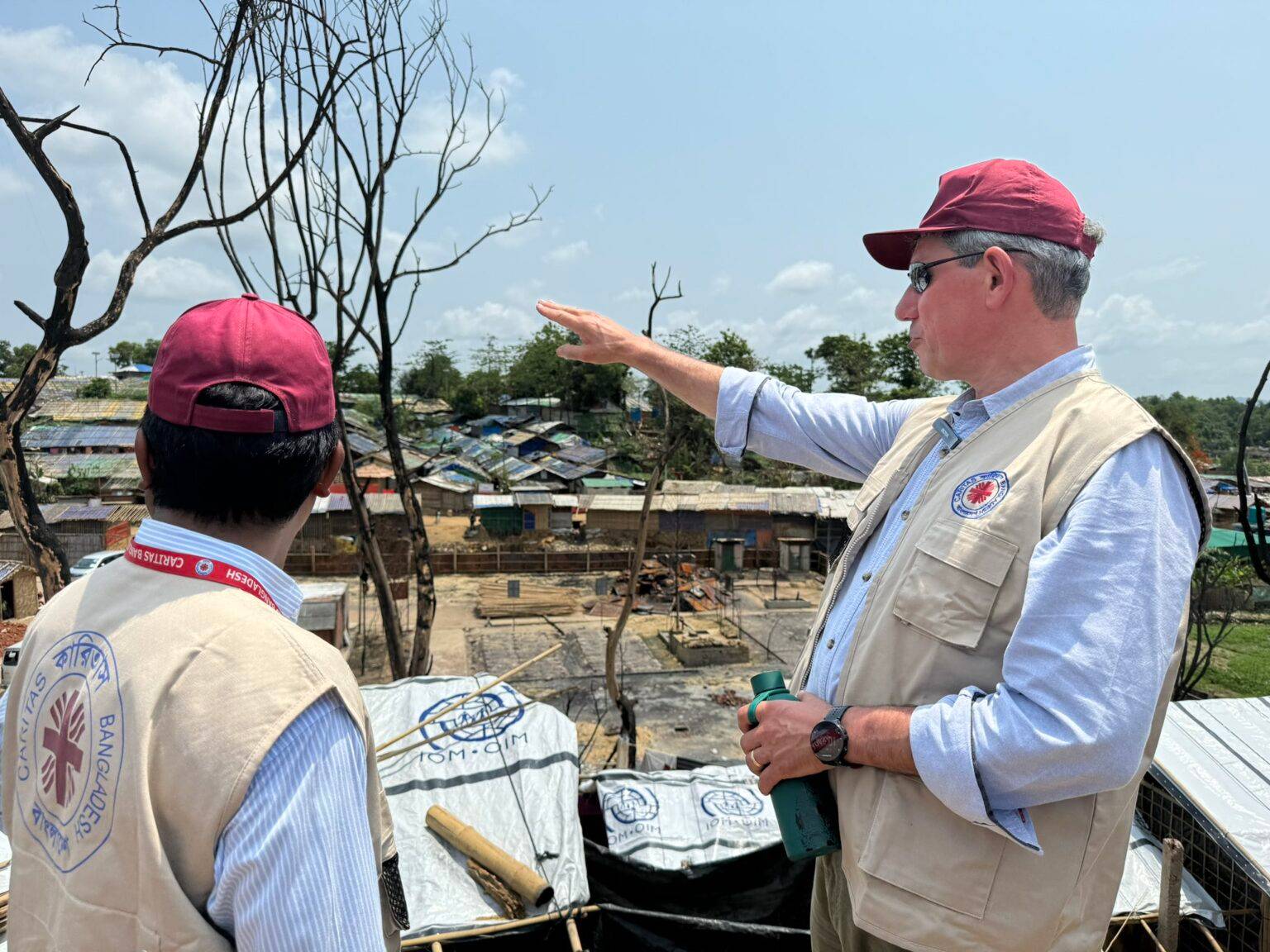 Caritas Internationalis General-Secretary Alistair Dutton visits Rohingya refugees in Bangladesh. (Credit: Caritas.)