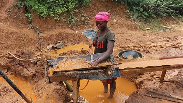 Gold mining in Ghana. (Credit: United Nations Development Project.)