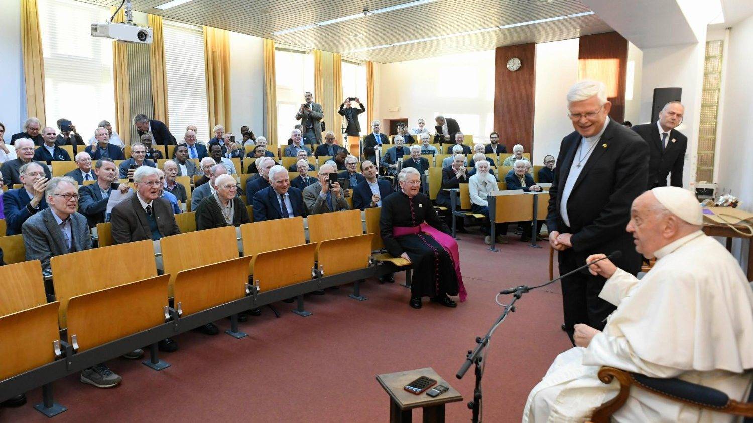 In Brussels, Pope Francis meets with Jesuits from Belgium, Luxembourg, and the Netherlands on Sep. 28, 2024. (Credit: Vatican Media.)