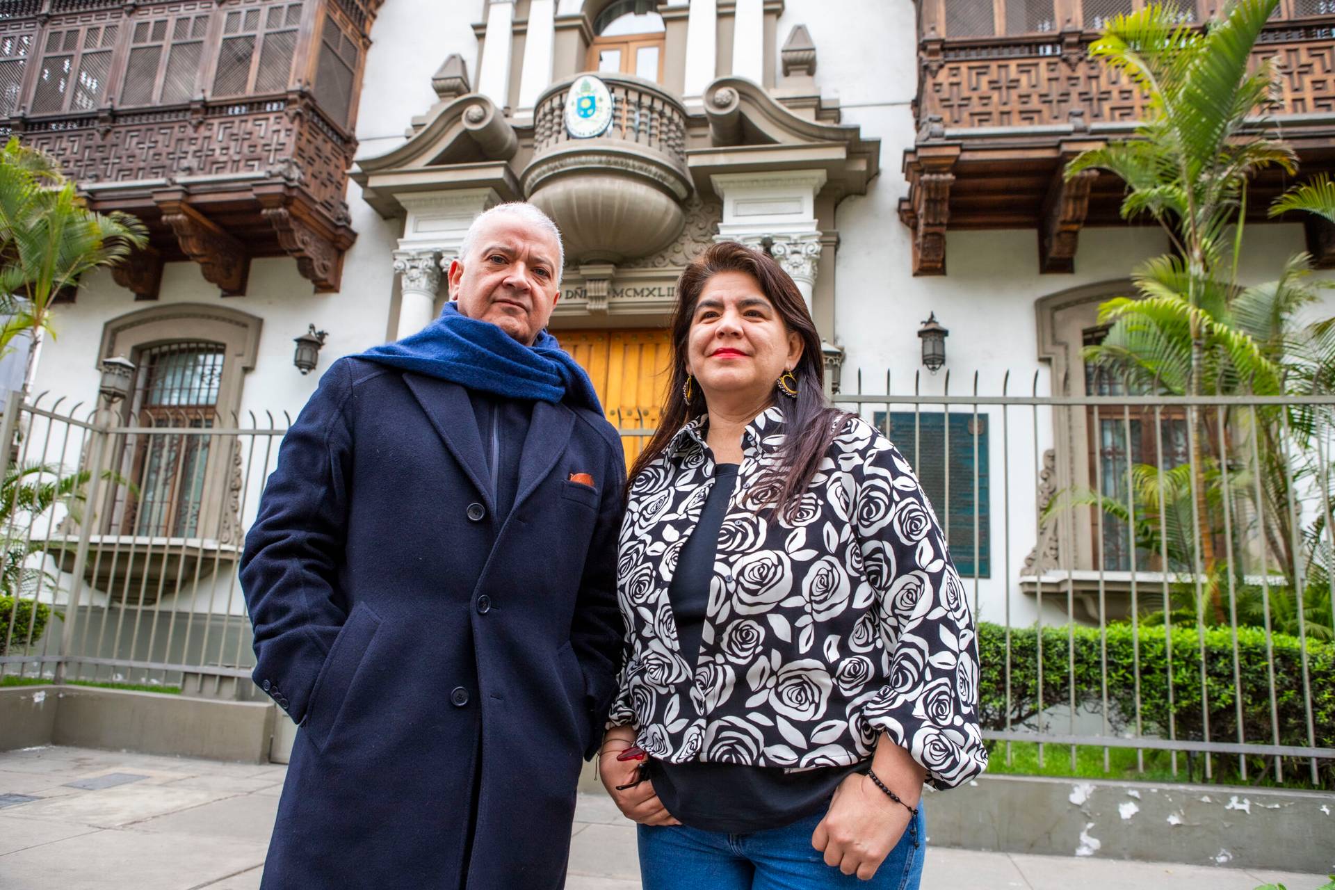 Journalists Pedro Salinas (R) and Paola Ugaz (L) stand in front of the Vatican nunciature in Lima. (Credit: Courtesy of Pedro Salinas.)