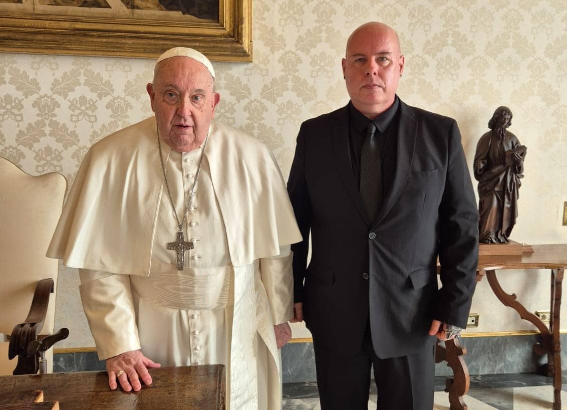 José Enrique Escardó (right) meets Pope Francis at the Vatican on Jan. 24, 2025. (Credit: Courtesy of José Enrique Escardó.)