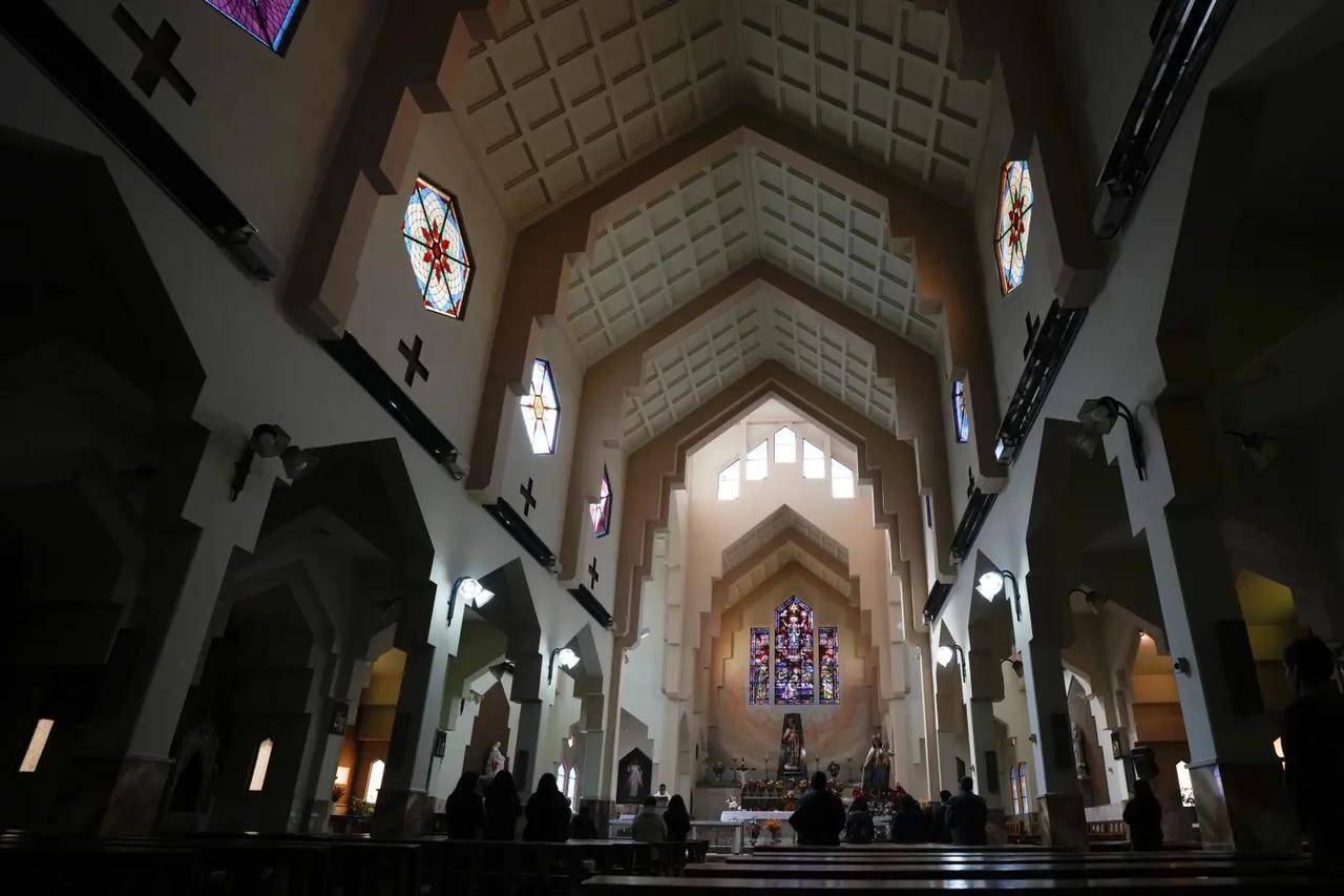 Catholics attend Mass in La Paz, Bolivia. (Credit: Juan Karita/AP.)