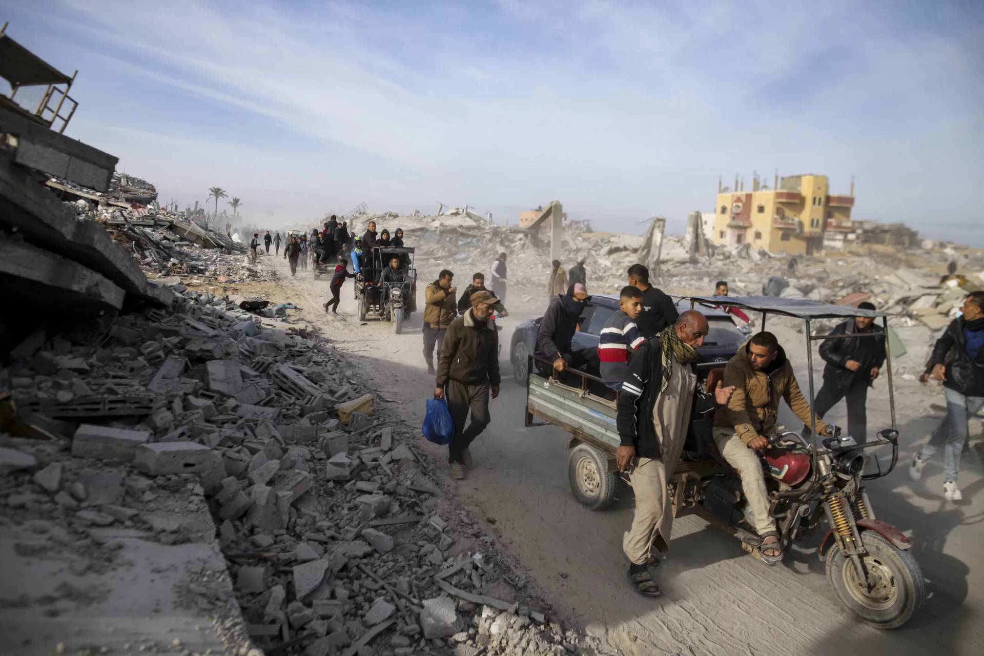 Displaced Palestinians leave parts of Khan Younis to go back to their homes in Rafah in the Gaza Strip on Jan. 19, 2025. (Credit: Jehad Alshrafi/AP.)