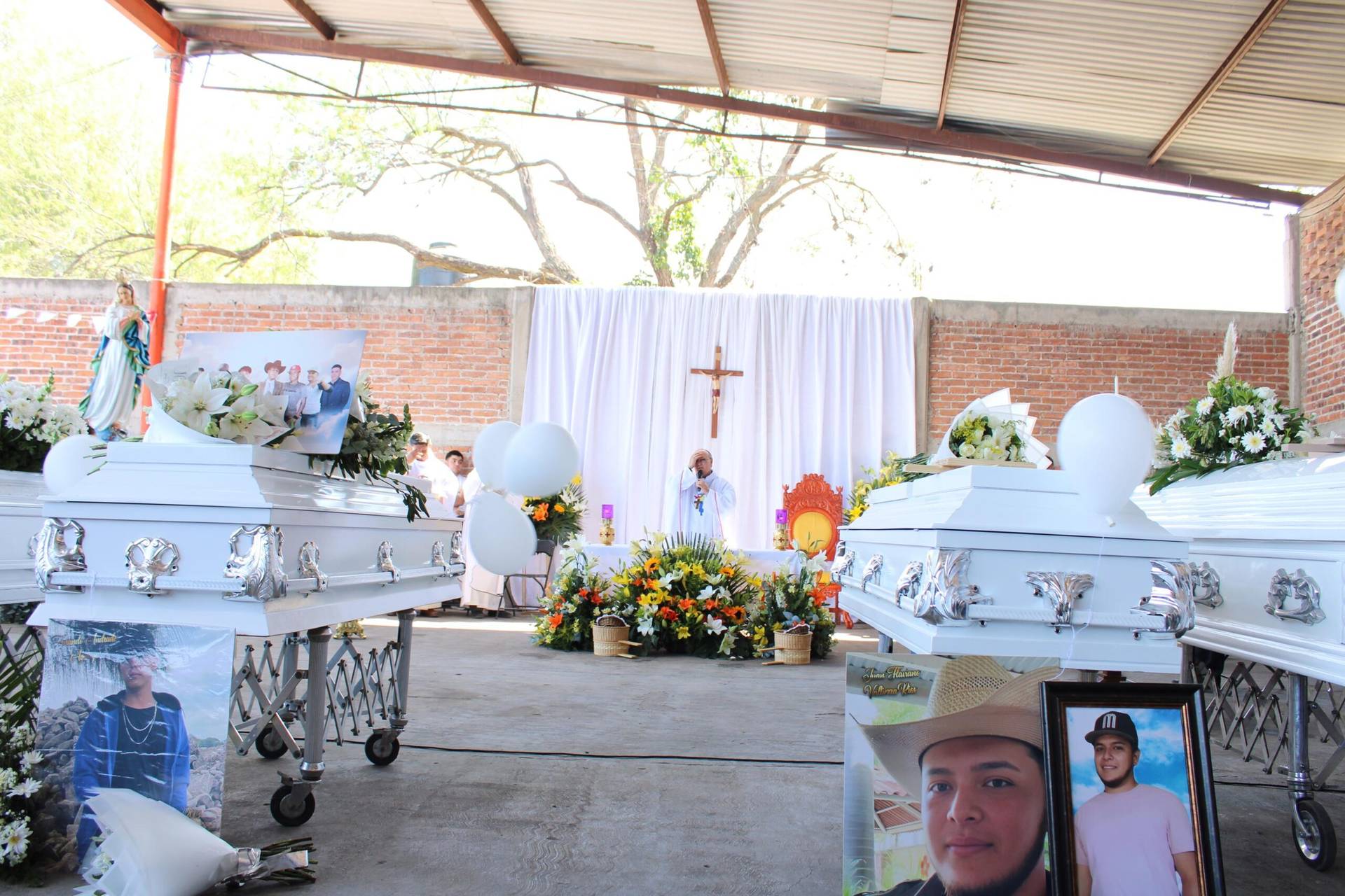 Bishop Enrique Díaz Díaz of Irapuato celebrates the funeral Mass for victims of an attack on young men in Guanajuato State. (Credit: Diocese of Irapuato.)