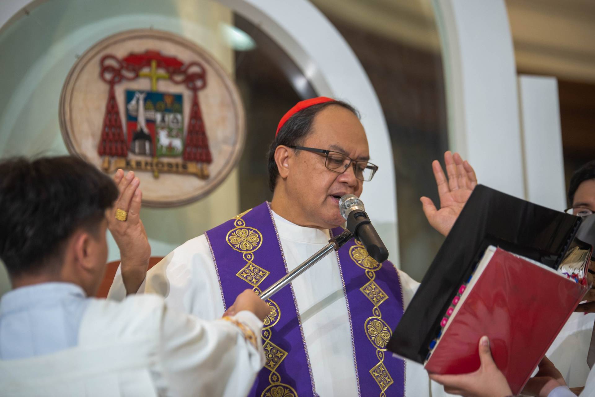 Cardinal Pablo Virgilio David, President of the Catholic Bishops’ Conference of the Philippines, leads an Ash Wednesday liturgy, urging Catholics to embrace genuine charity, holiness, and penance. (Credit: Diocese of Kalookan.)