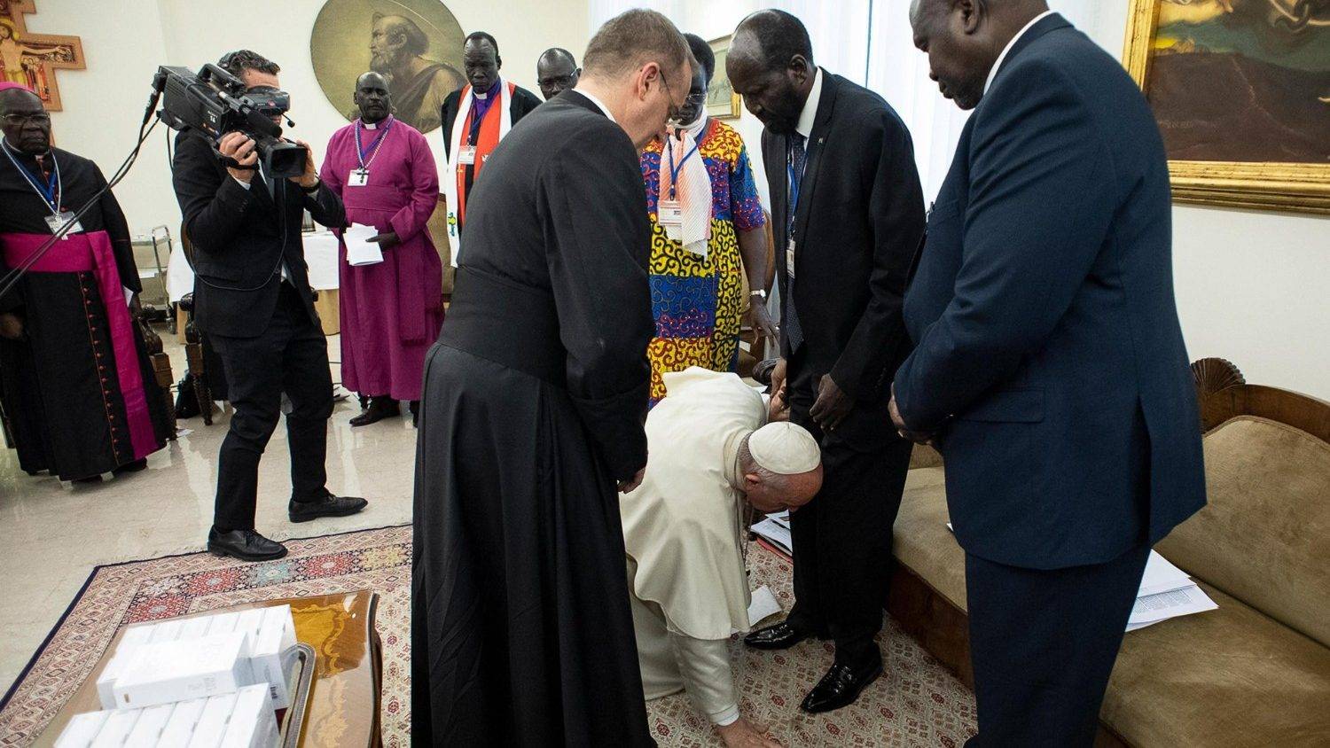 Pope Francis kisses the feet of South Sudan’s president, Salva Kiir and opposition leader Riek Machar on April 11, 2019. (Credit: Vatican Media.)