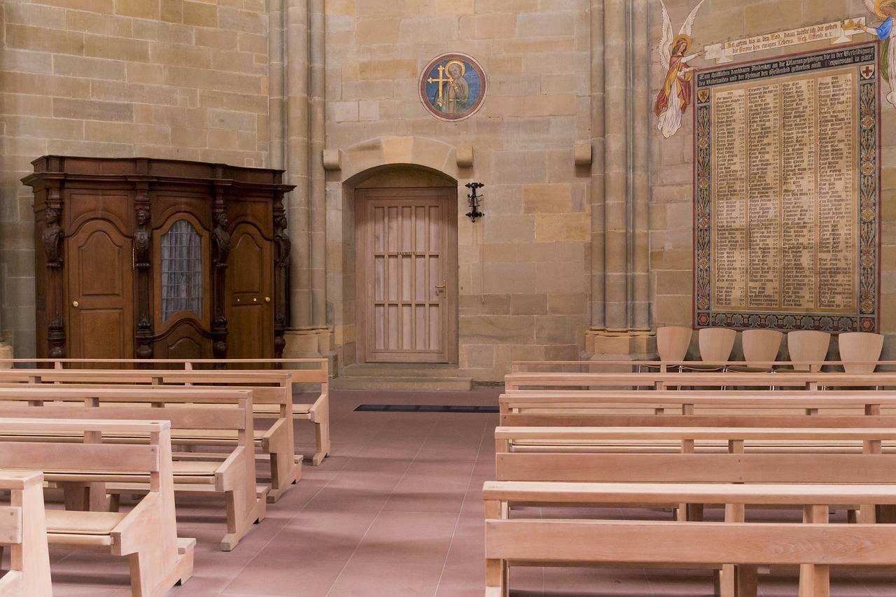 View of a confessional in a church. (Credit: Pixabay.)