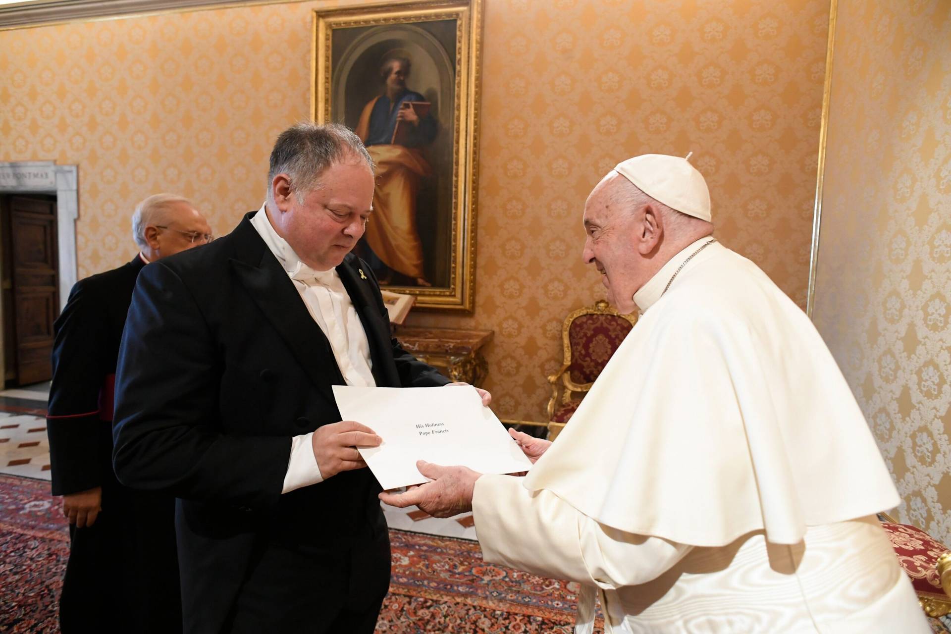Israeli Ambassador to the Holy See Yaron Sideman presents his credentials to Pope Francis. (Credit: Israeli Embassy to the Holy See.)