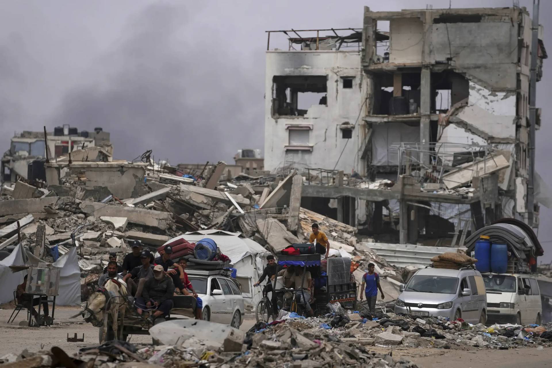Displaced Palestinians fleeing Beit Lahia amid ongoing Israeli military operations in the Gaza Strip arrive in Jabalia, northern Gaza, on Sunday, May 18, 2025. (Credit: Jehad Alshrafi/AP.)