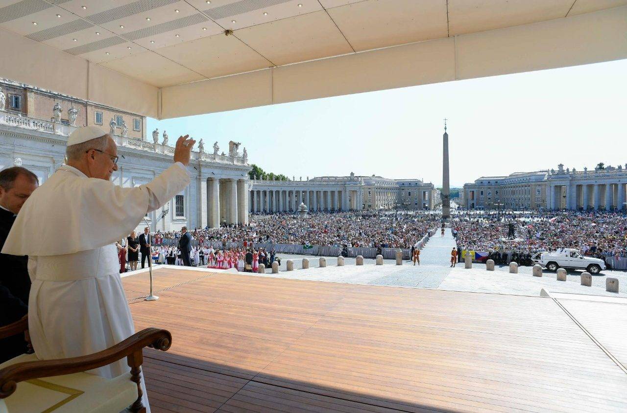 Pope Leo XIV explained that love is “not the result of chance, but of a conscious choice” during his General Audience on Aug. 6, 2025. (Credit: Vatican Media.)
