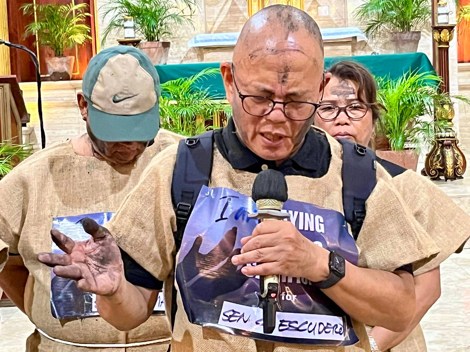 Father Robert Reyes, a prominent Filipino activist priest, leads a penitential service for the change of heart of the Senate and the Supreme Court, at Malate Church in Manila, Philippines, August 22, 2025. (Credit: Joseph San Mateo.)