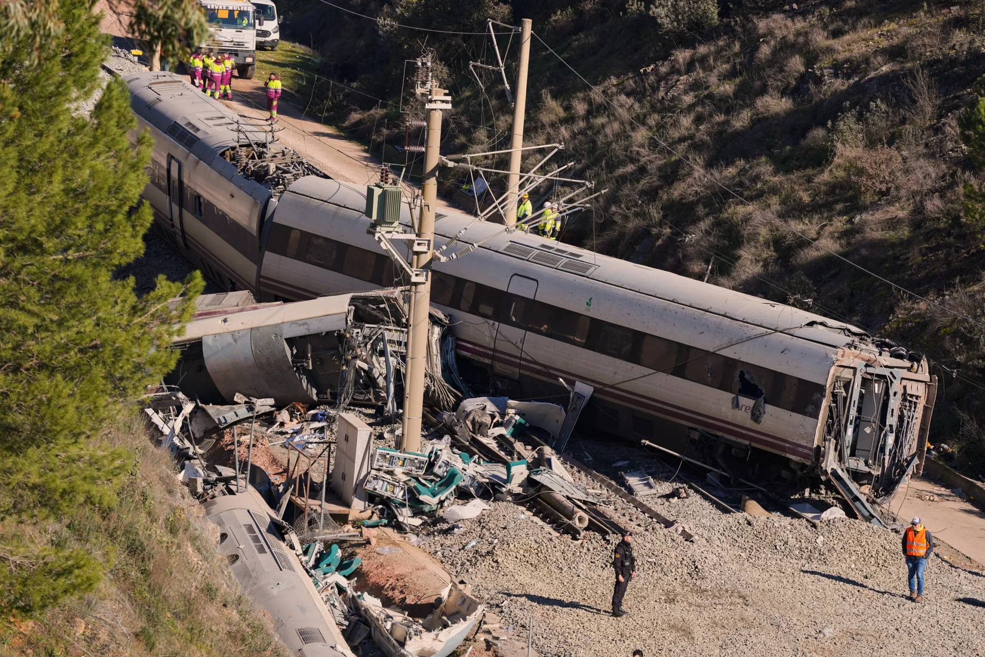 Guardia Civil officers collect evidence next the wreckage of train cars involved in a collision in Adamuz, Spain, on Jan. 20, 2026. (Credit: Manu Fernandez/AP.)
