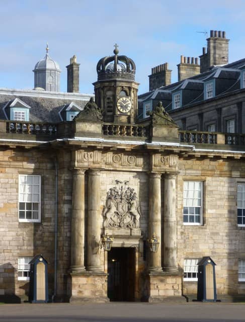 Holyrood Palace in Edinburgh, Scotland. (Credit: Wikipedia.)
