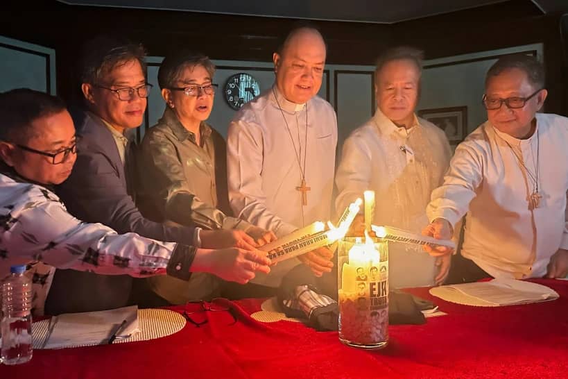 From left, Al Fuertes, Carlos Conde, Raquel Barros del Rosario-Fortun, Cardinal Pablo Ambo David, Raul Pangalangan and Fr. Daniel Franklin E. Pilario, light candles at a news conference to launch a fact-finding body to document details of former Philippine President Rodrigo Duterte’s anti-drugs crackdown that can be used by the government to prosecute law enforcers in Manila, Wednesday, May 27, 2026. (Credit: Joeal Calupitan/AP.)
