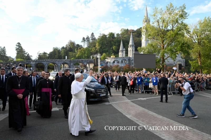 Pope Leo XIV waves to the faithful at Lourdes on 27 Sept. 2026.