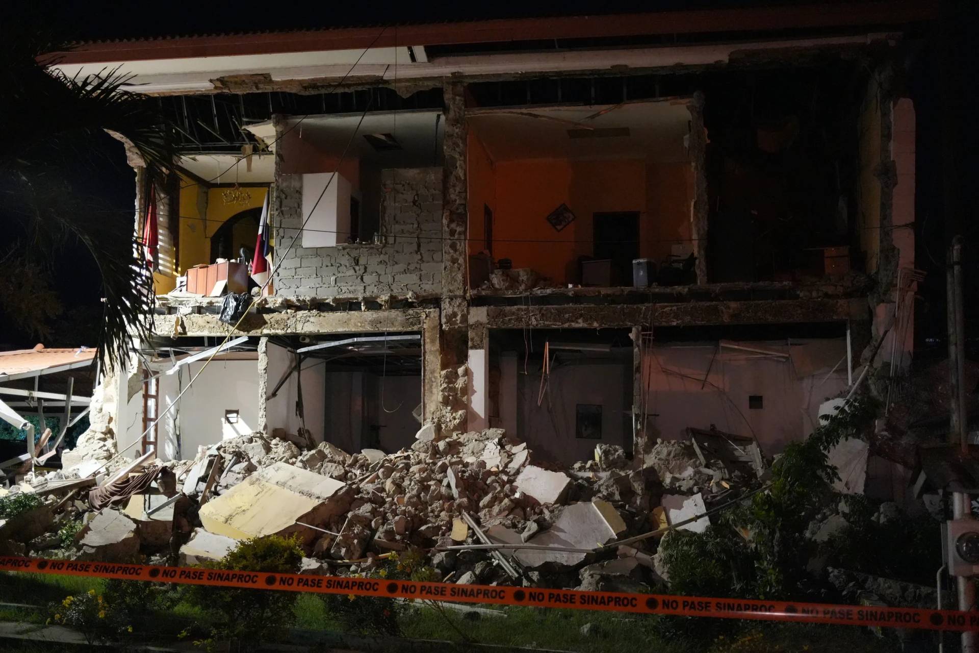 A partially collapsed building stands after an earthquake struck Penonome, Panama, Friday, Oct. 9, 2026. (Credit: Aris Mariota/AP.)