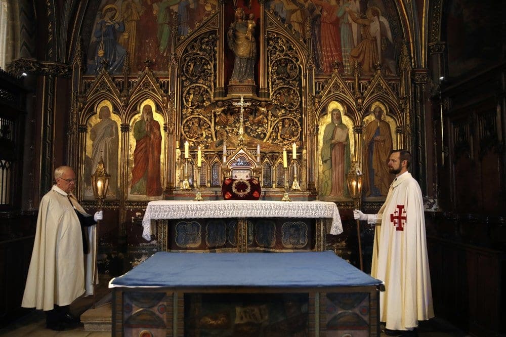 Crown of Thorns relic saved from Notre Dame presented again to public