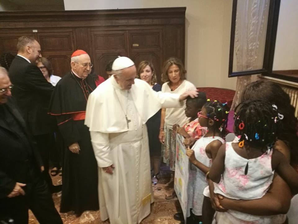 Pope Francis meets with refugees, says love goes beyond religion