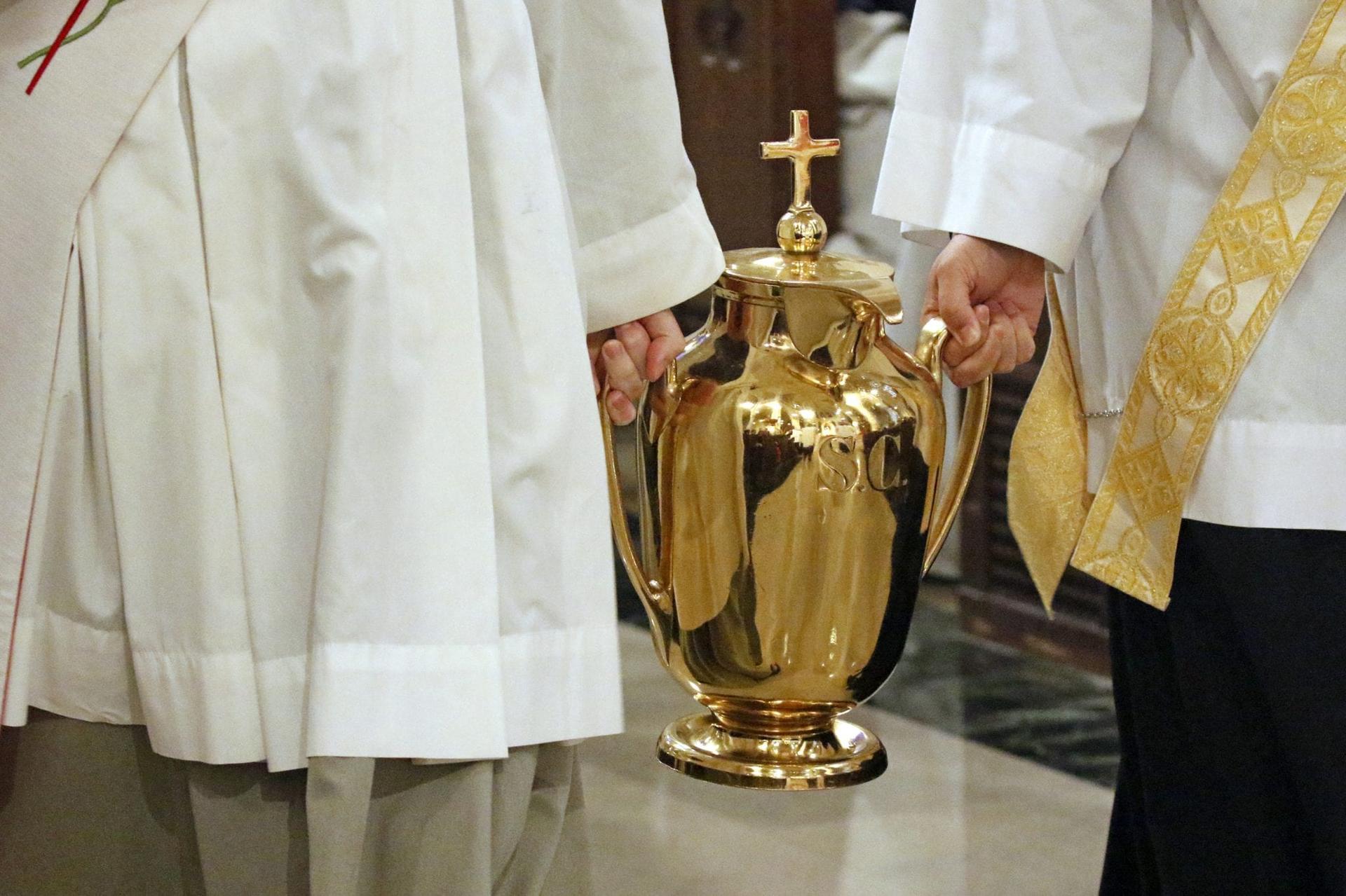 At chrism Masses, bishops stress need for unity among all the baptized