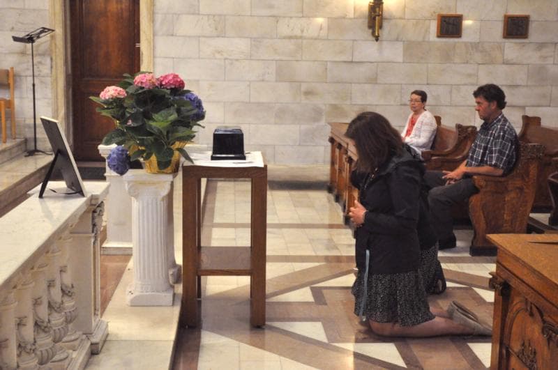 Funeral pays tribute to homeless man who lived by Indianapolis cathedral