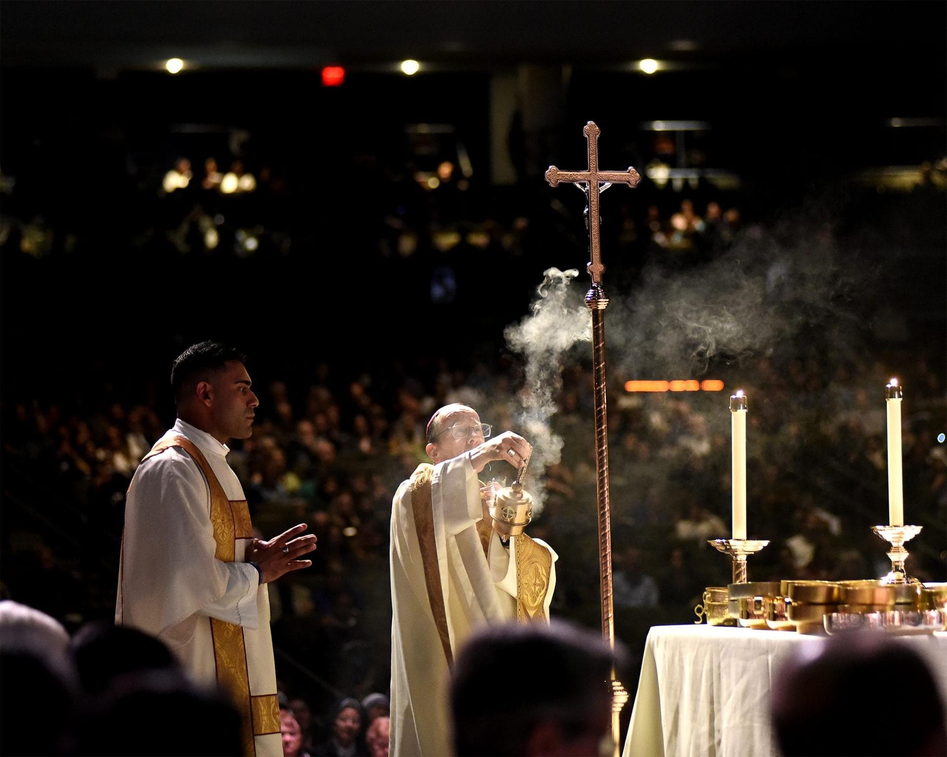 Every Catholic has duty to evangelize, archbishop tells Phoenix crowd