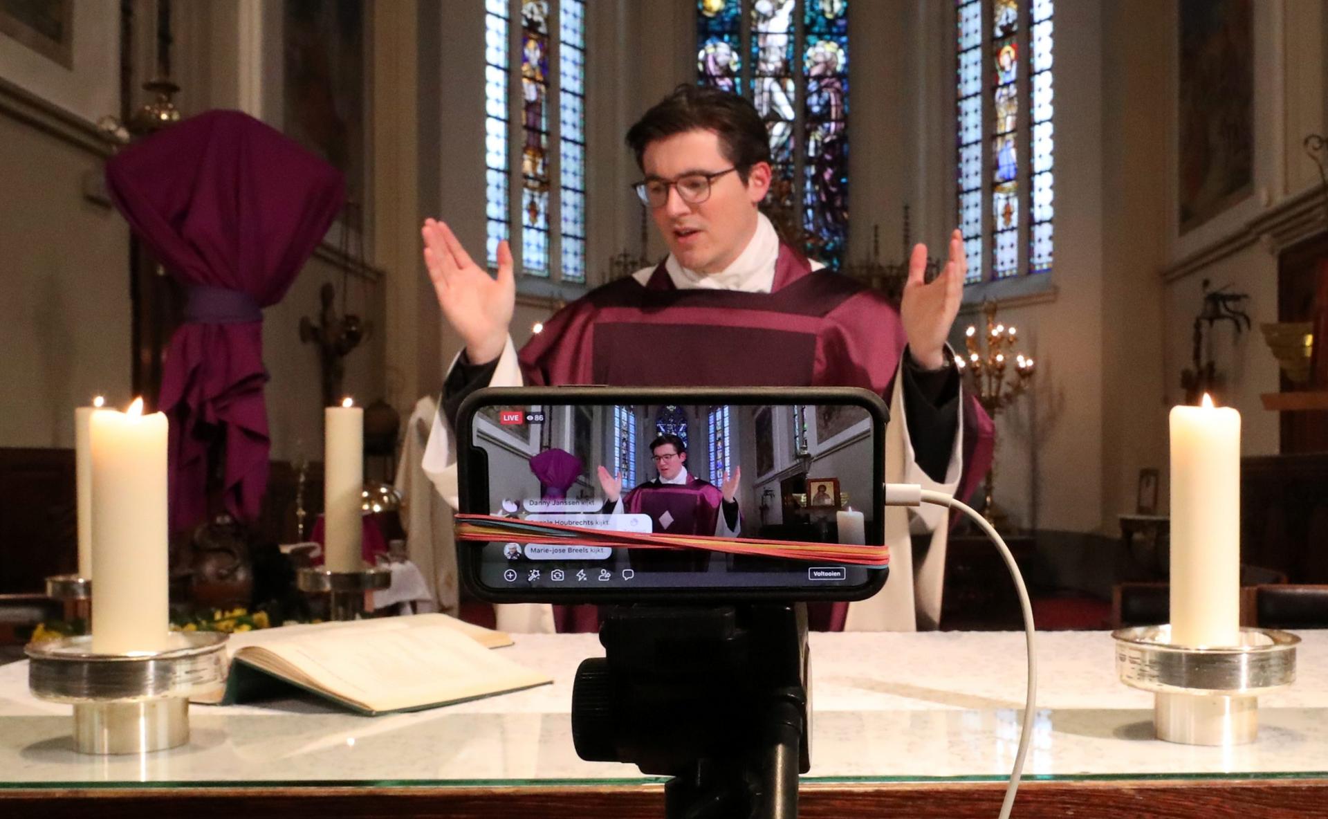 Liturgists say online Mass is fine, but no substitute for the real thing