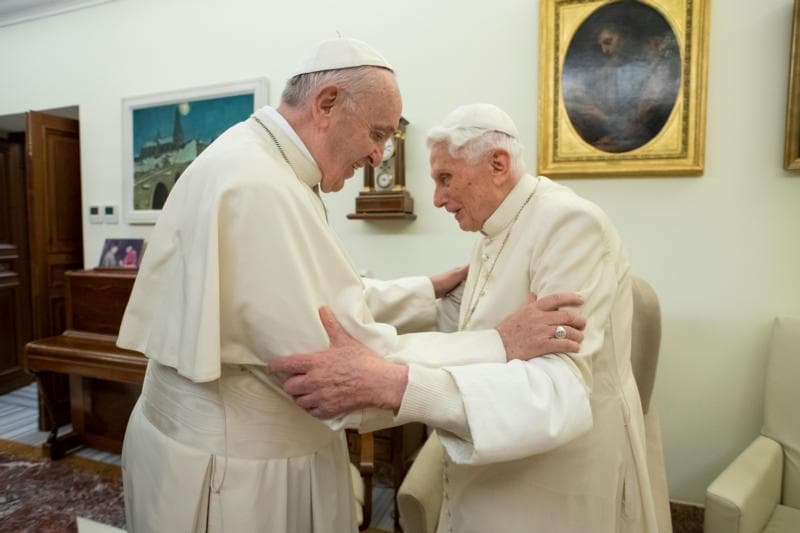 Benedict XVI praying for Pope Francis after surgery