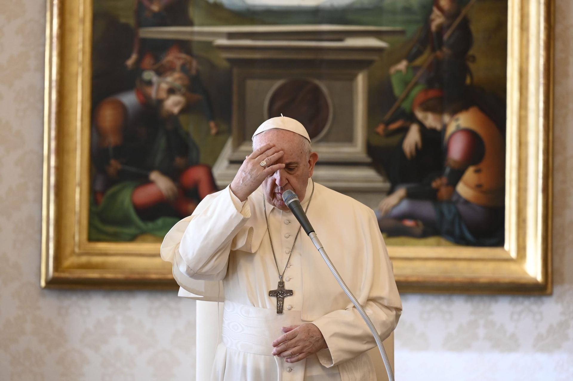 Religious leaders must offer example of respect, cooperation, pope says