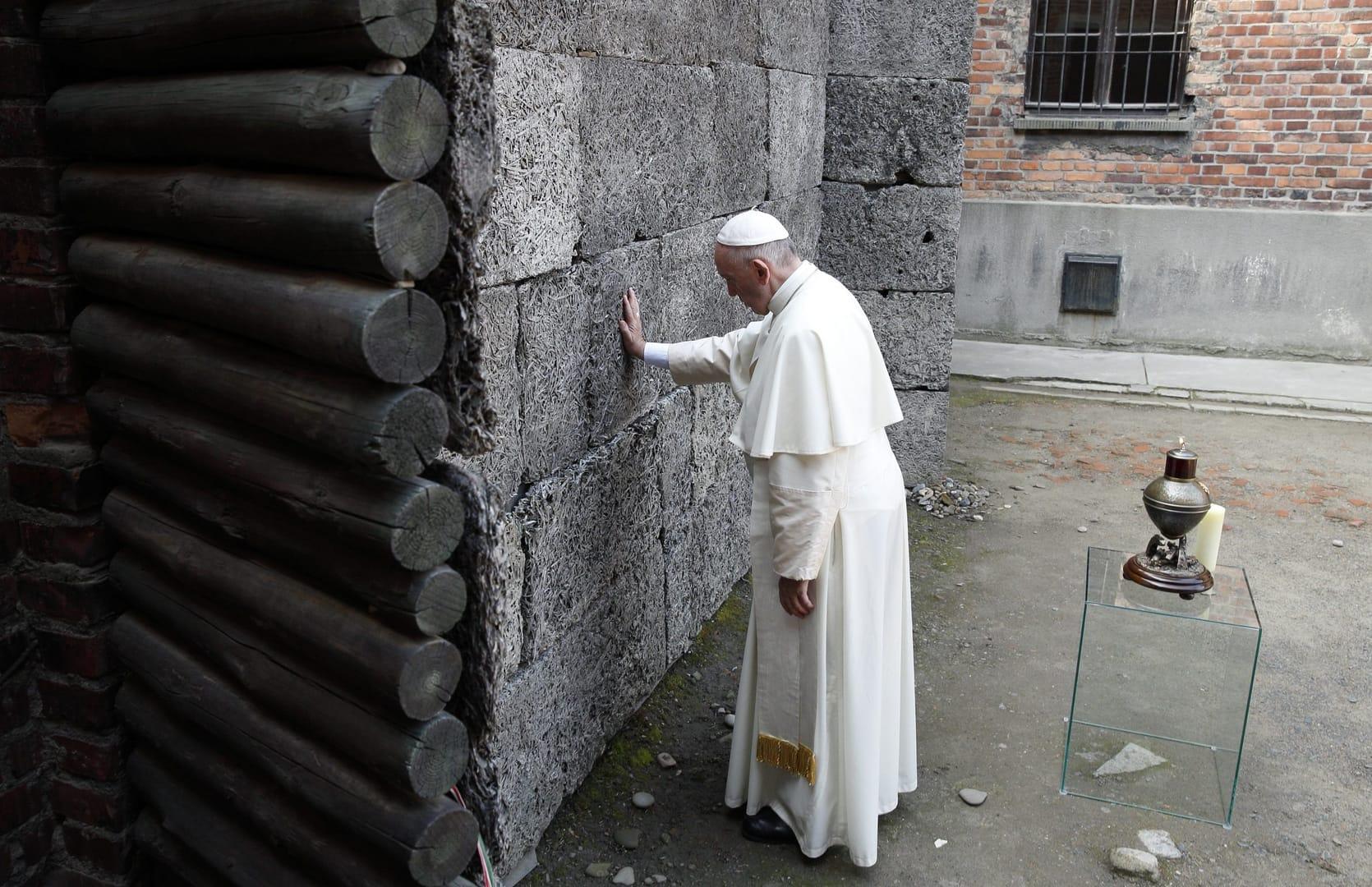 Pope: Failure to remember Holocaust will lead world down same path