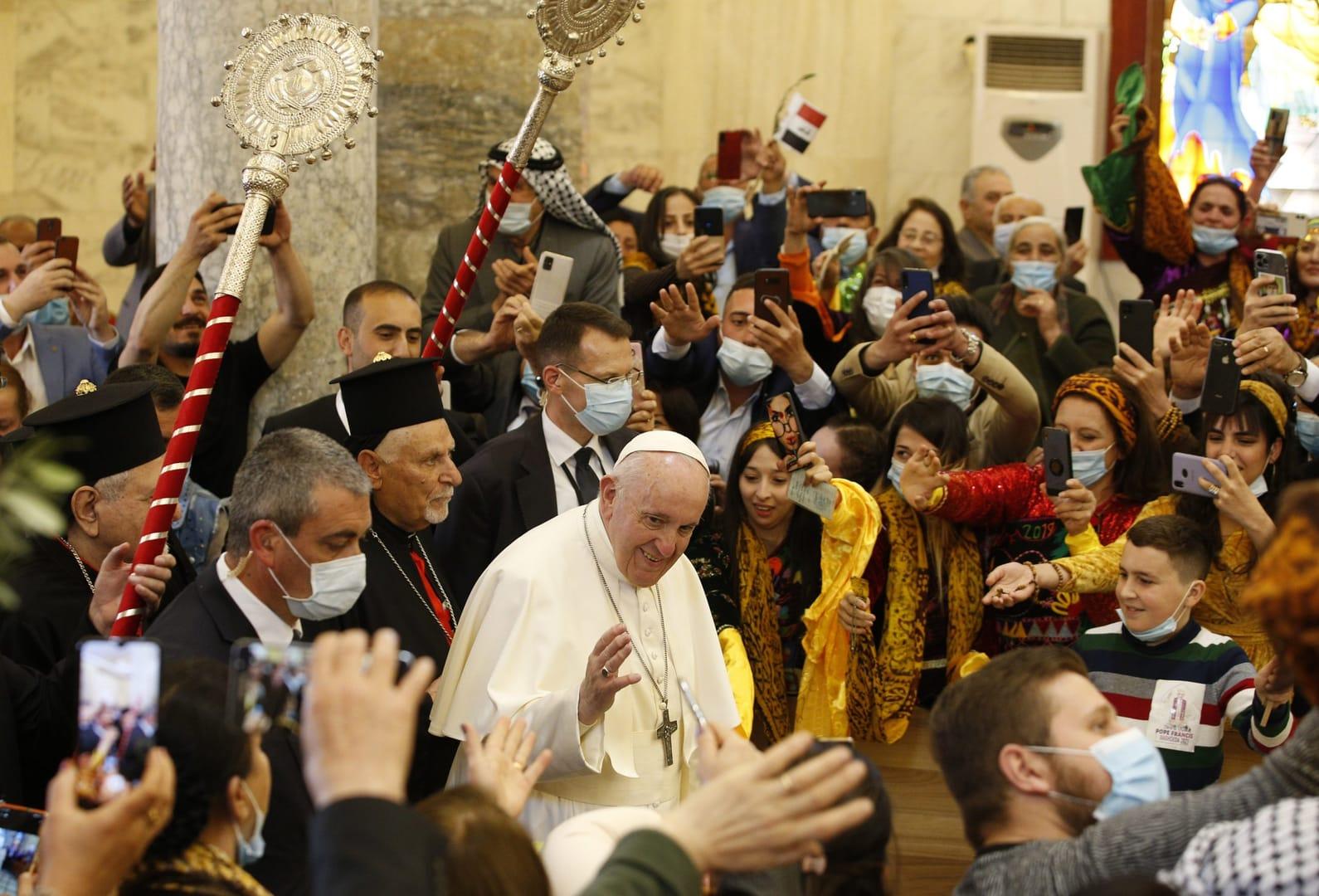 With Iraqi Christians, Pope extols women brutalized by ISIS