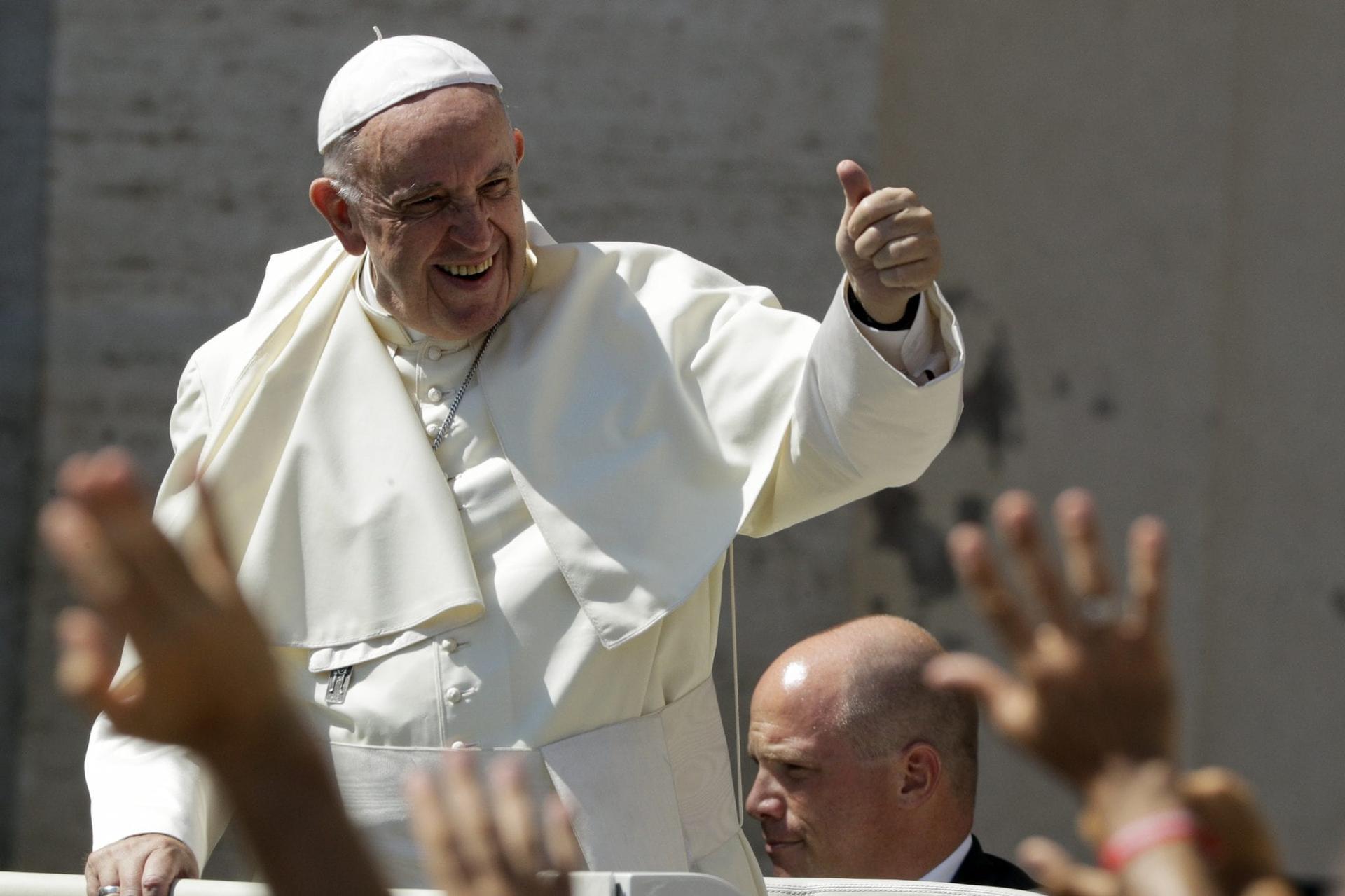 FAQs on Pope Francis in Ireland, including size, pricetag and blowback