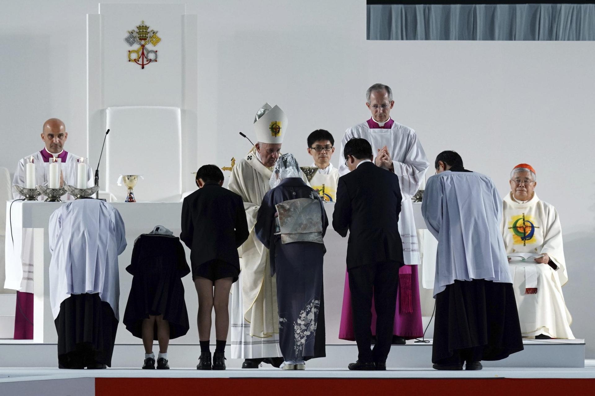 Powerful nations protect all life, pope says in Japan