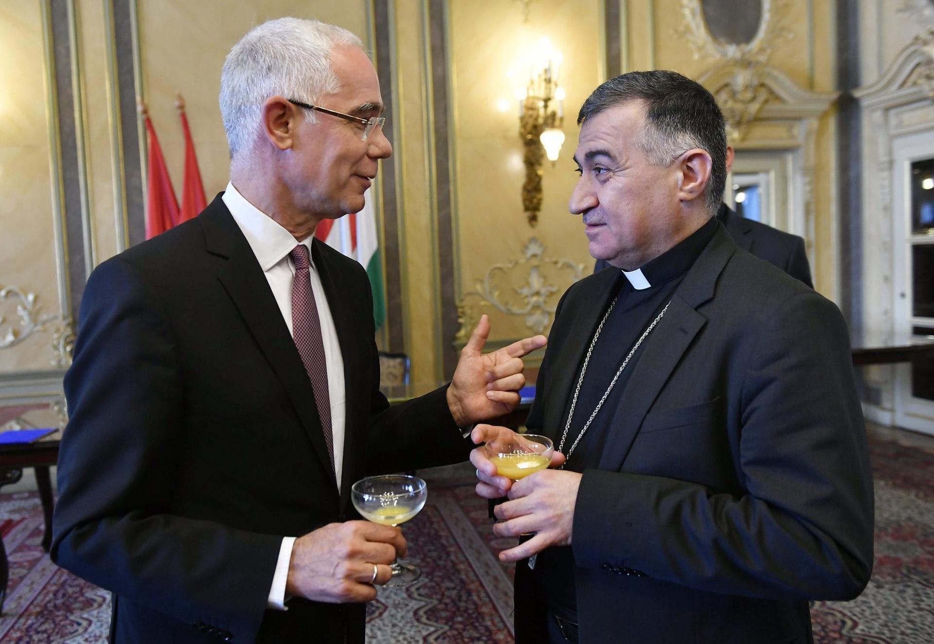 Hungary signs accord with archbishop to support Iraqi clinic