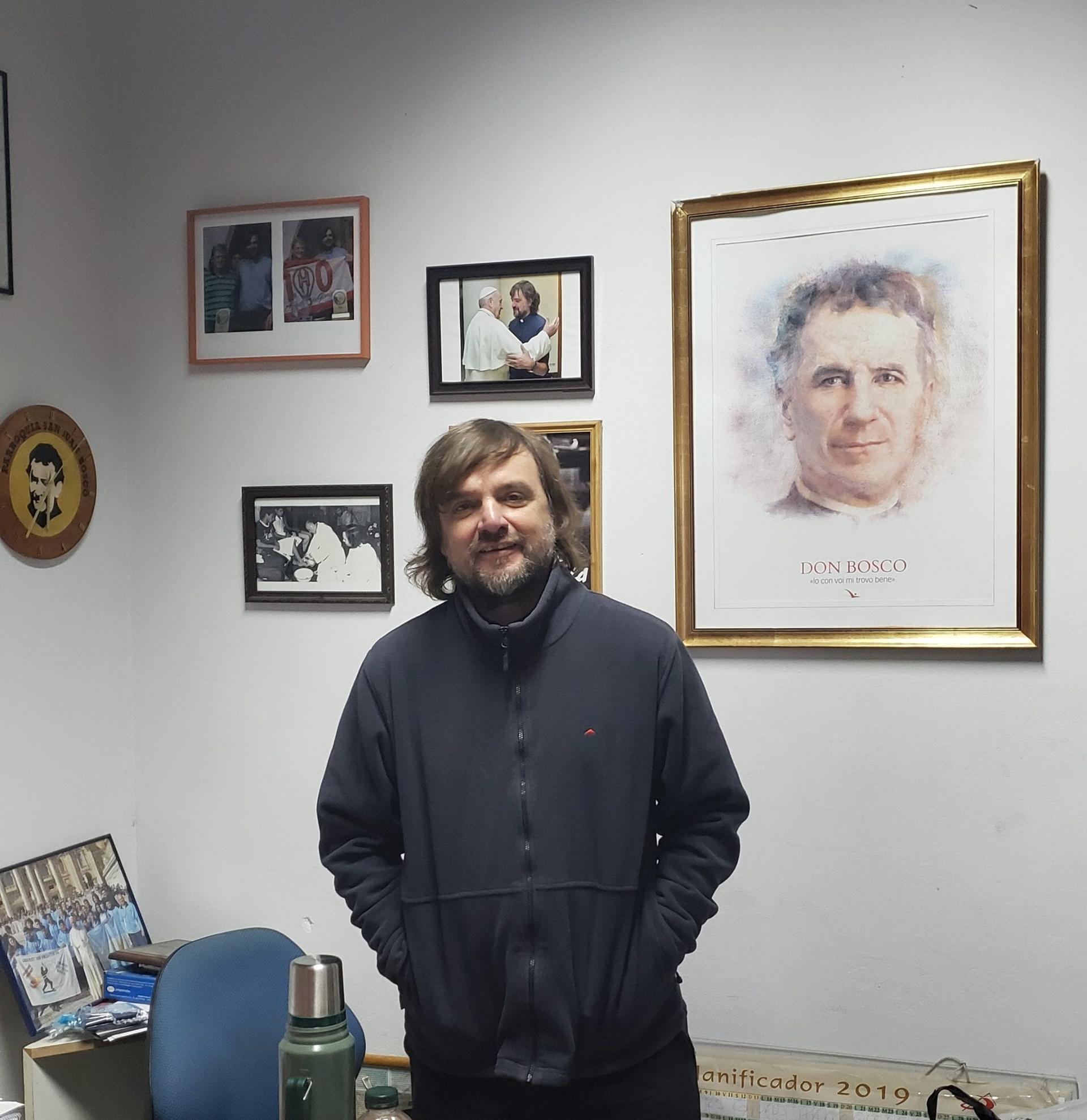 Argentinian ‘slum priest’ says he’s close to the pope, but not in contact