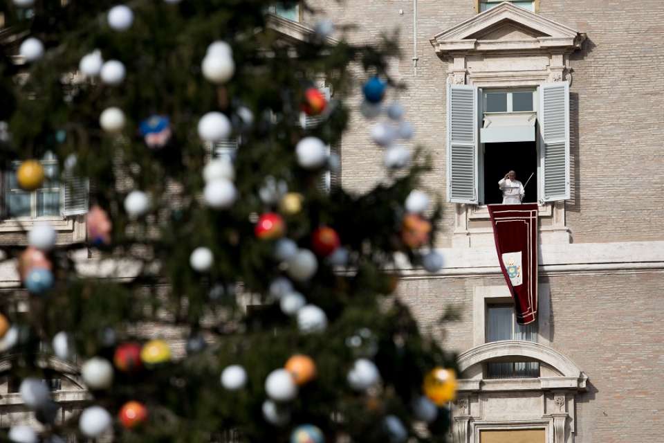In Advent, prepare your heart like your hearth, Pope says