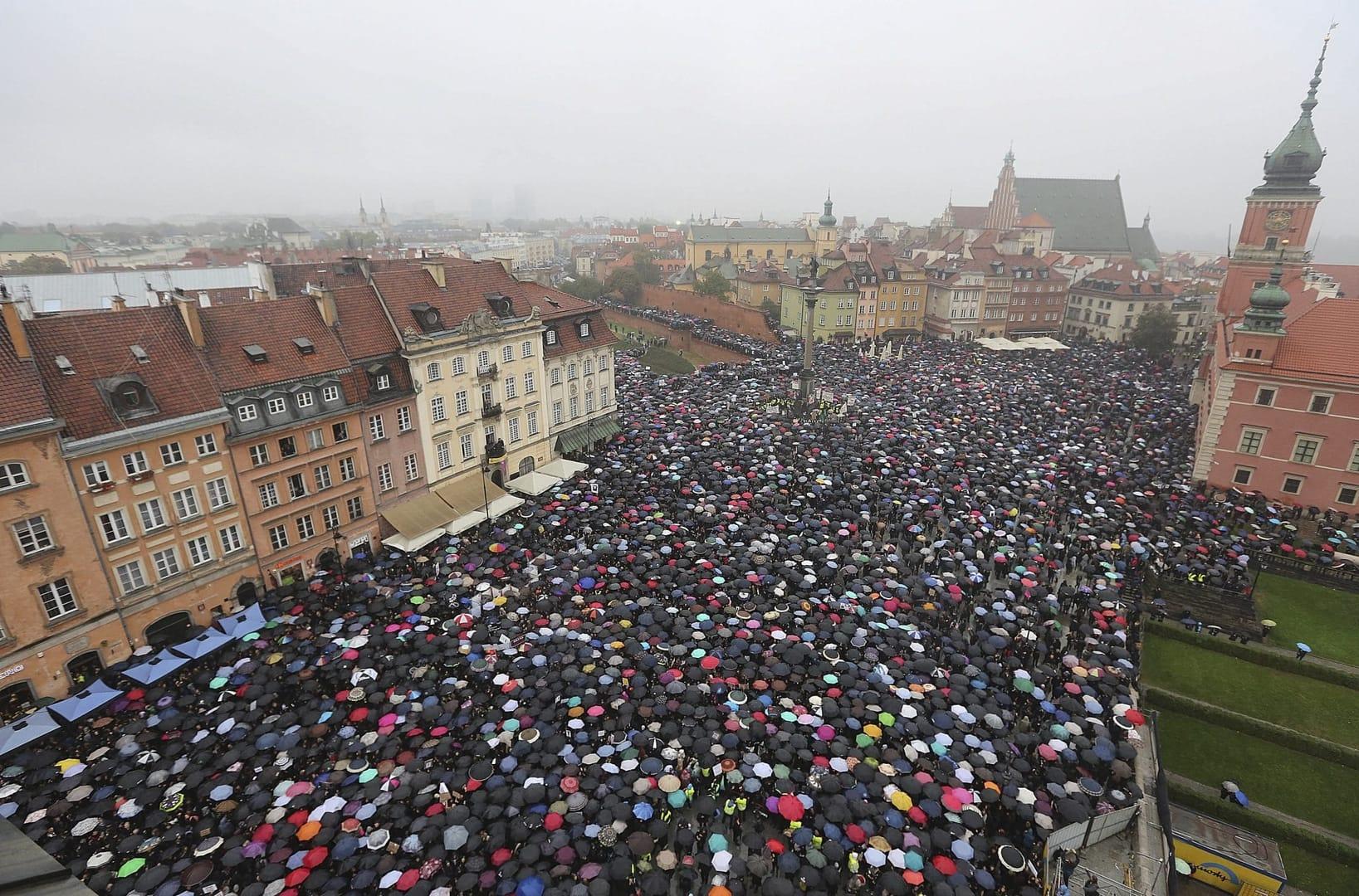 Women in Poland strike to protest proposal for abortion ban