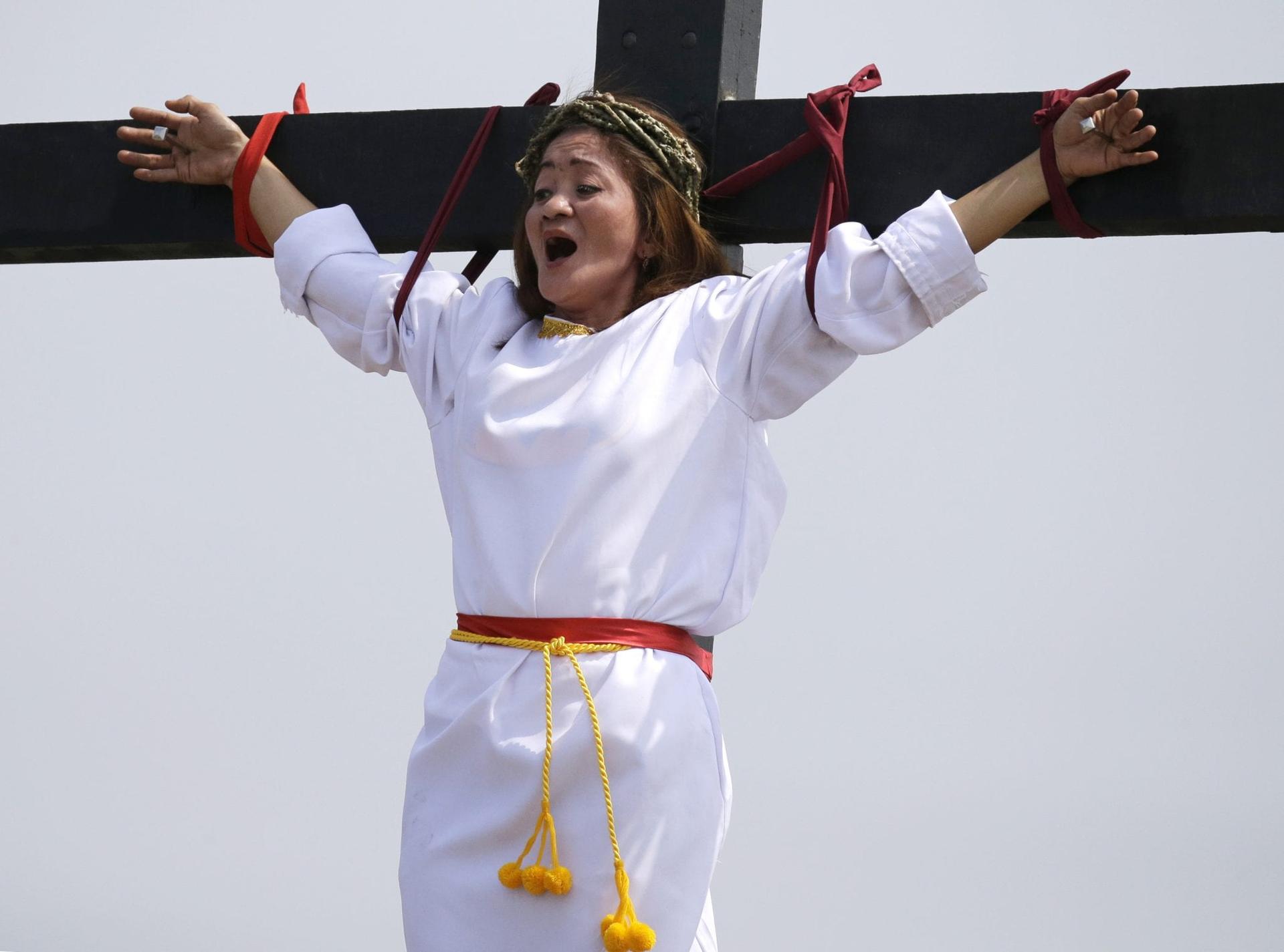 Filipino devotees reenact Good Friday crucifixion