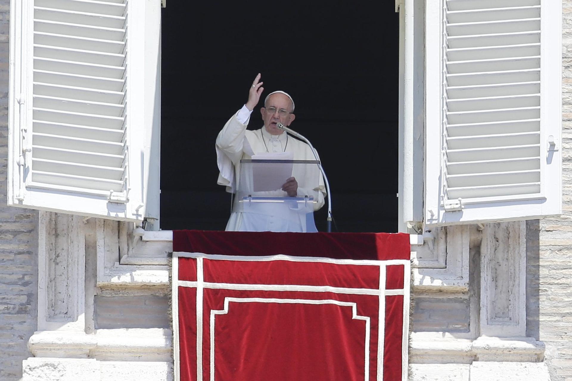 Pope Francis calls continuing violence in Syria ‘unacceptable’