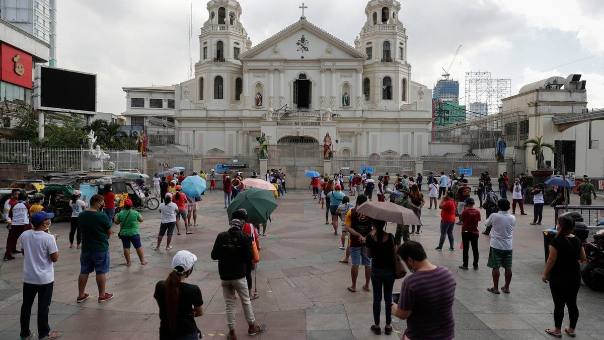 Manila’s Basilica of the Black Nazarene holds first public First Friday Mass in 3 months