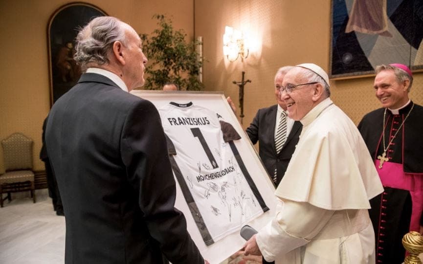 Pope Francis meets with legendary German soccer team