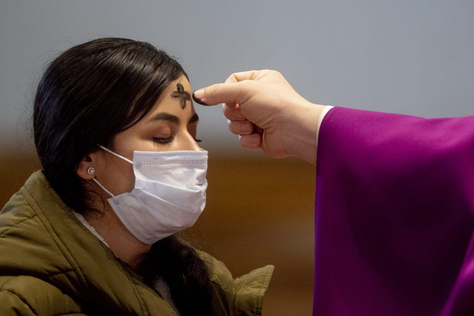Detroit archbishop sprinkles ashes due to COVID-19 concerns