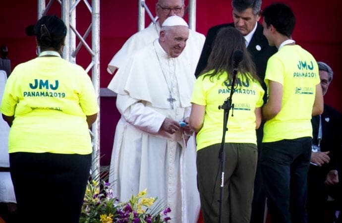 As World Youth Day closes, pope prompts volunteers to keep serving