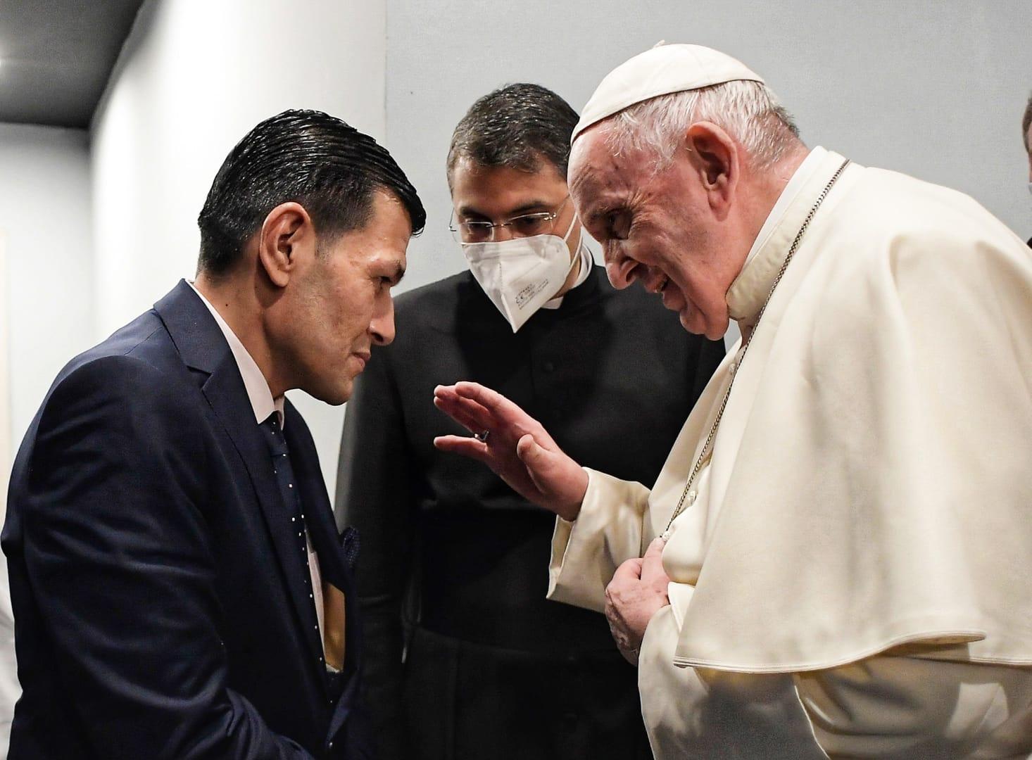 Pope meets father of drowned child whose image captured imaginations