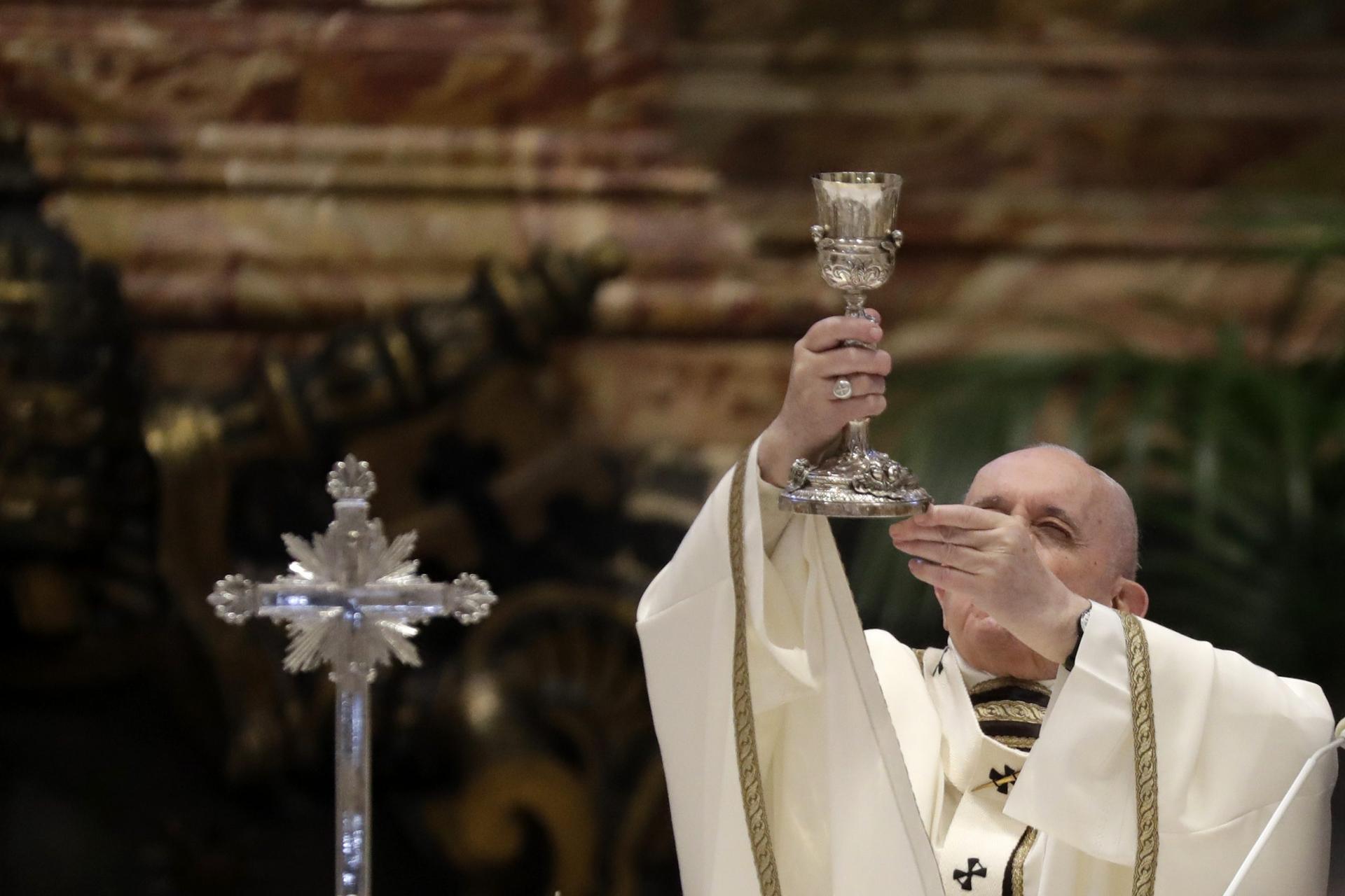 Francis reverses Benedict’s liberalization of use of older Latin Mass