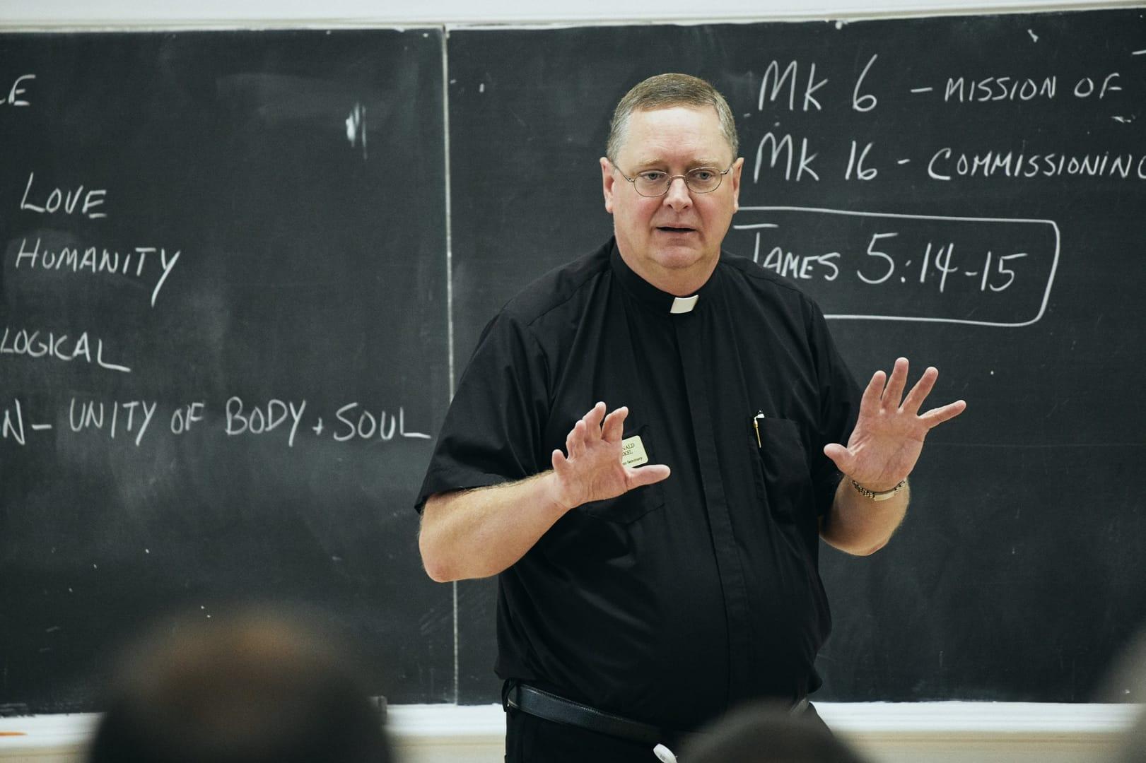Chicago priest named to head Secretariat of Doctrine and Canonical Affairs