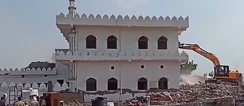Pakistan province demolishes Catholic church, despite protests