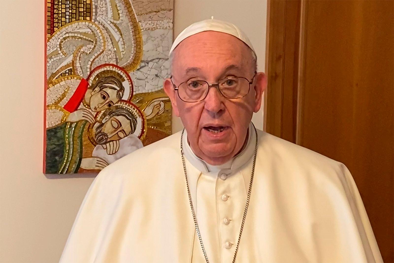 Pope encourages young people to create a new economy