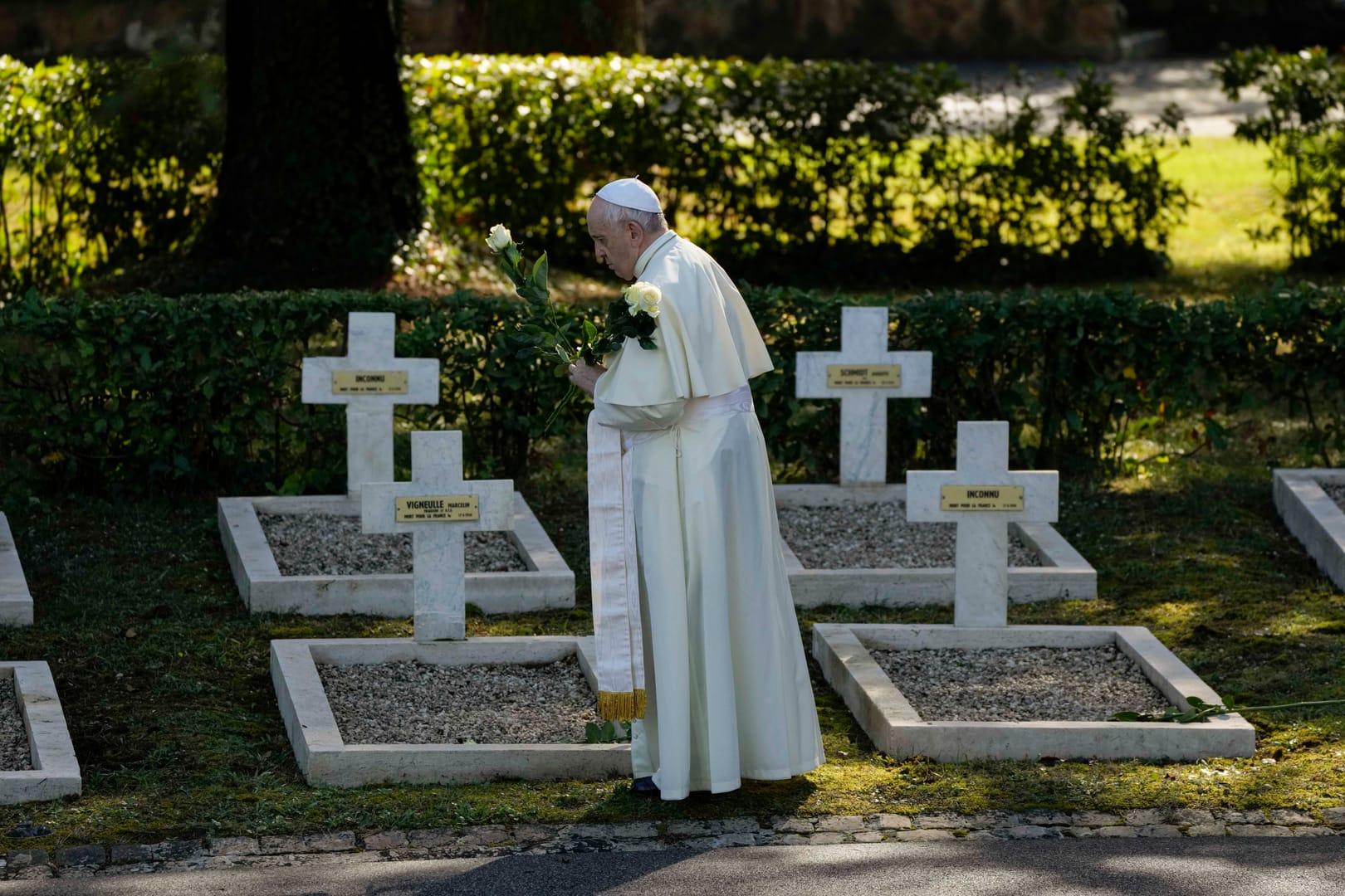 Pope, at French military cemetery, appeals for end to arms production