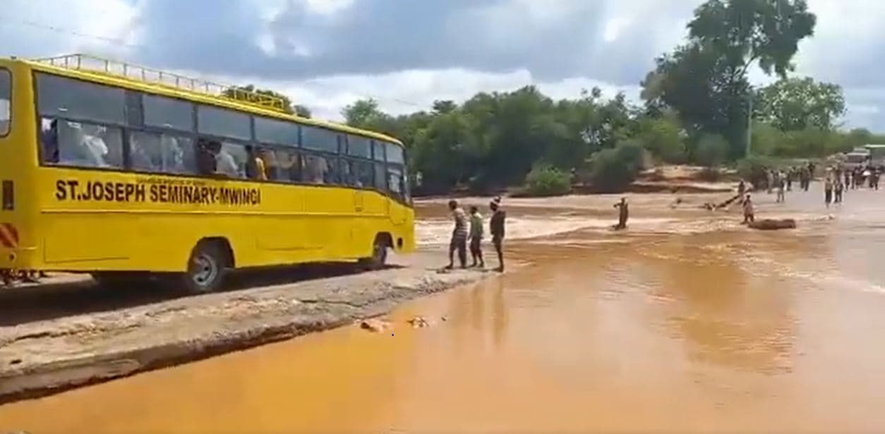 Kenyan diocese mourns deaths after bus plunges into swollen river